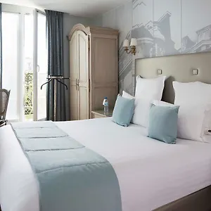 4* Hotel Plaza Elysées