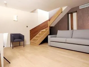 Le Malown Paris 3*,